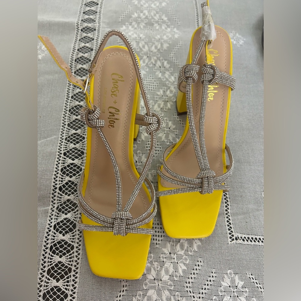 Chase & Chloe sandals size 8 Yellow/silver NWB